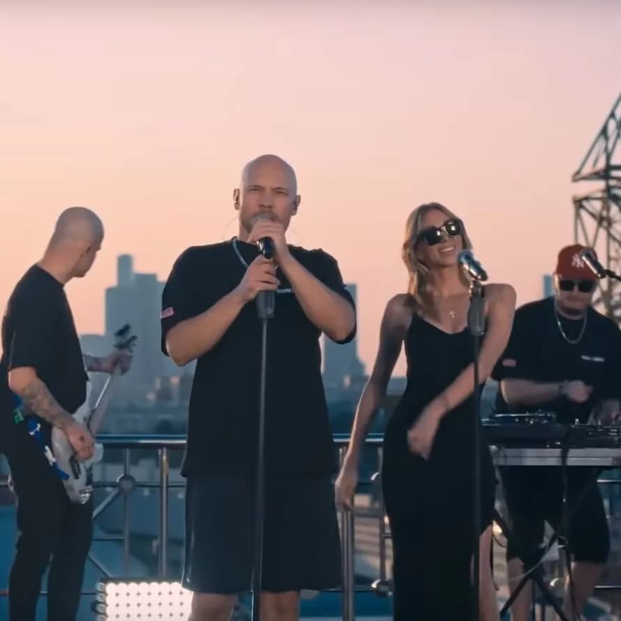 VAVAN выпустил live на крыше