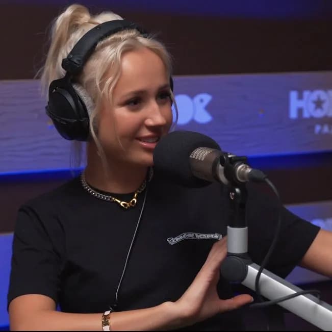«Это было for fun»: Клава Кока всё-таки продала билет за 10 миллионов