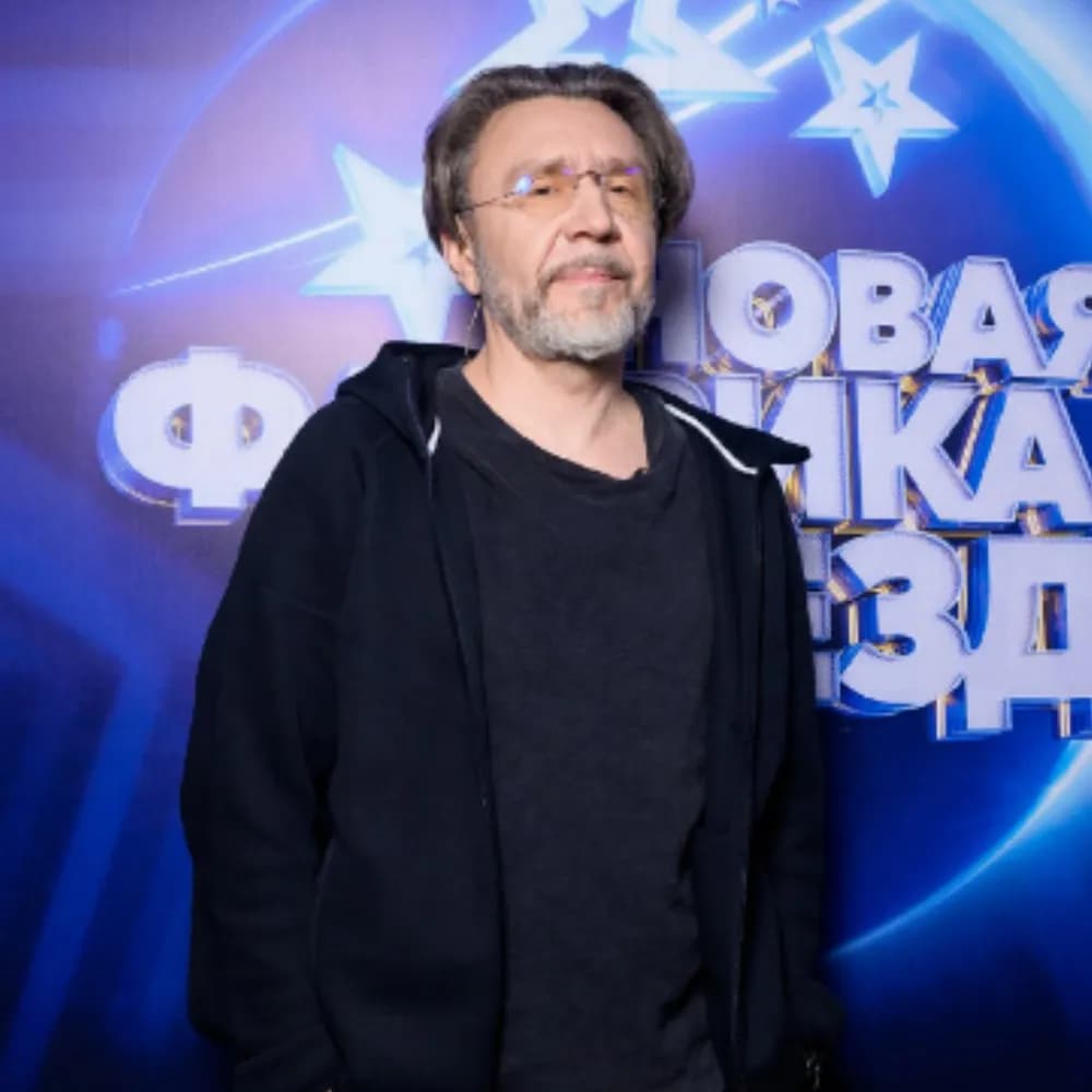 «Моё сердце у твоих ног»: Сергей Шнуров эмоционально обратился к участнице «Новой Фабрики звёзд»