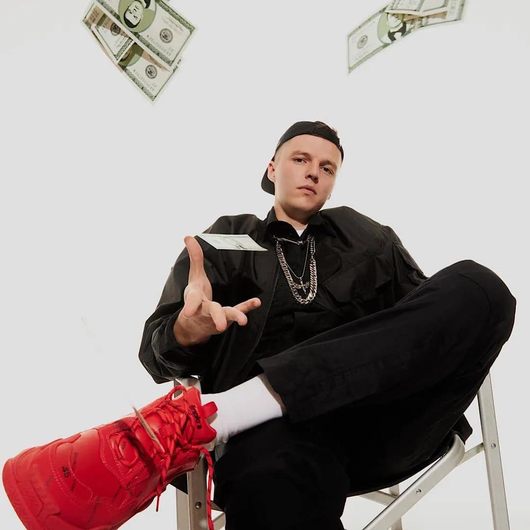 Артём Чекалин избавился от подарка бывшей жены