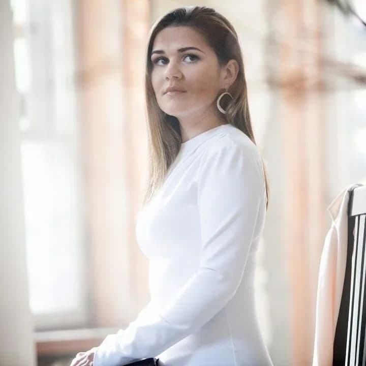 Победительница первого «Голоса» Дина Гарипова стала мамой