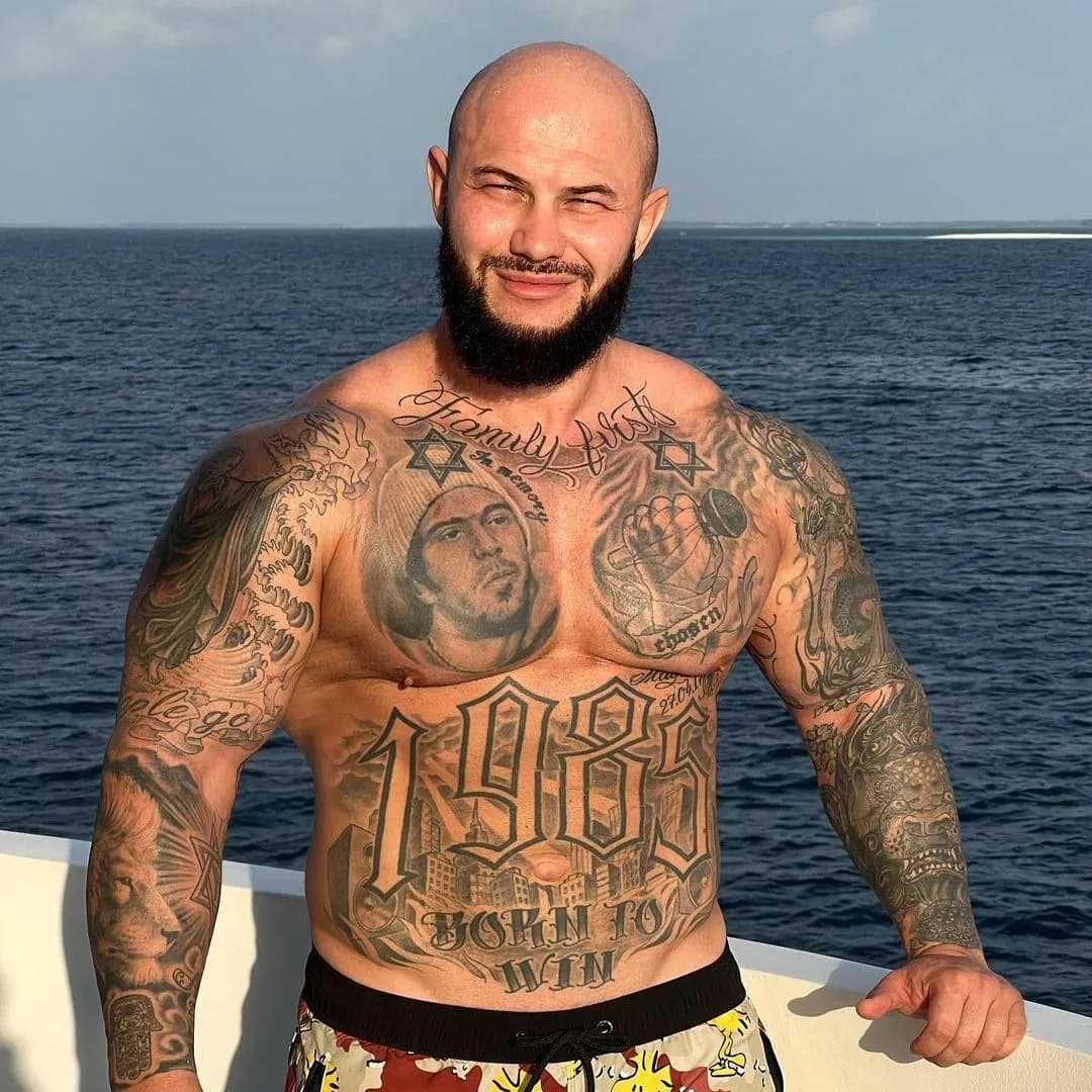 «Этому городу нужен новый герой!»: Джиган закосплеил Бэтмена