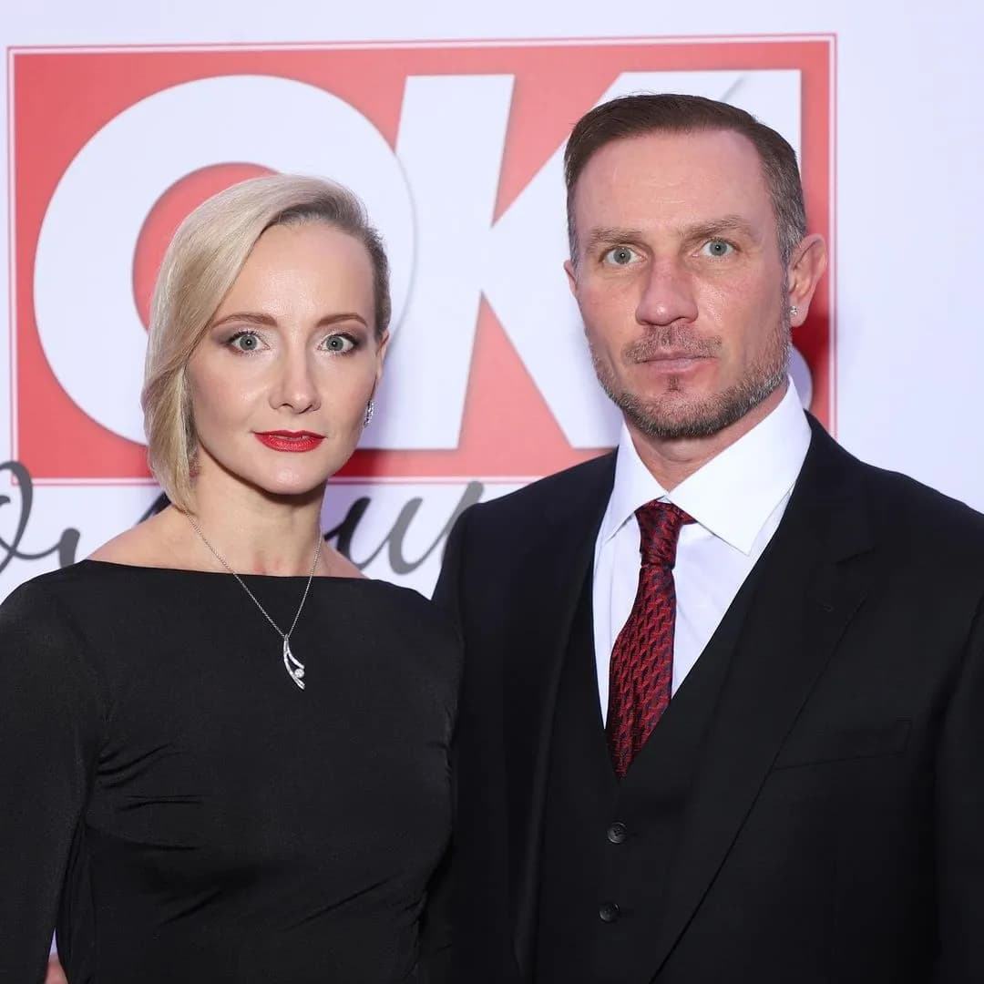 Роман Костомаров вместе с женой посетил премию OK! Awards «Больше чем звёзды»