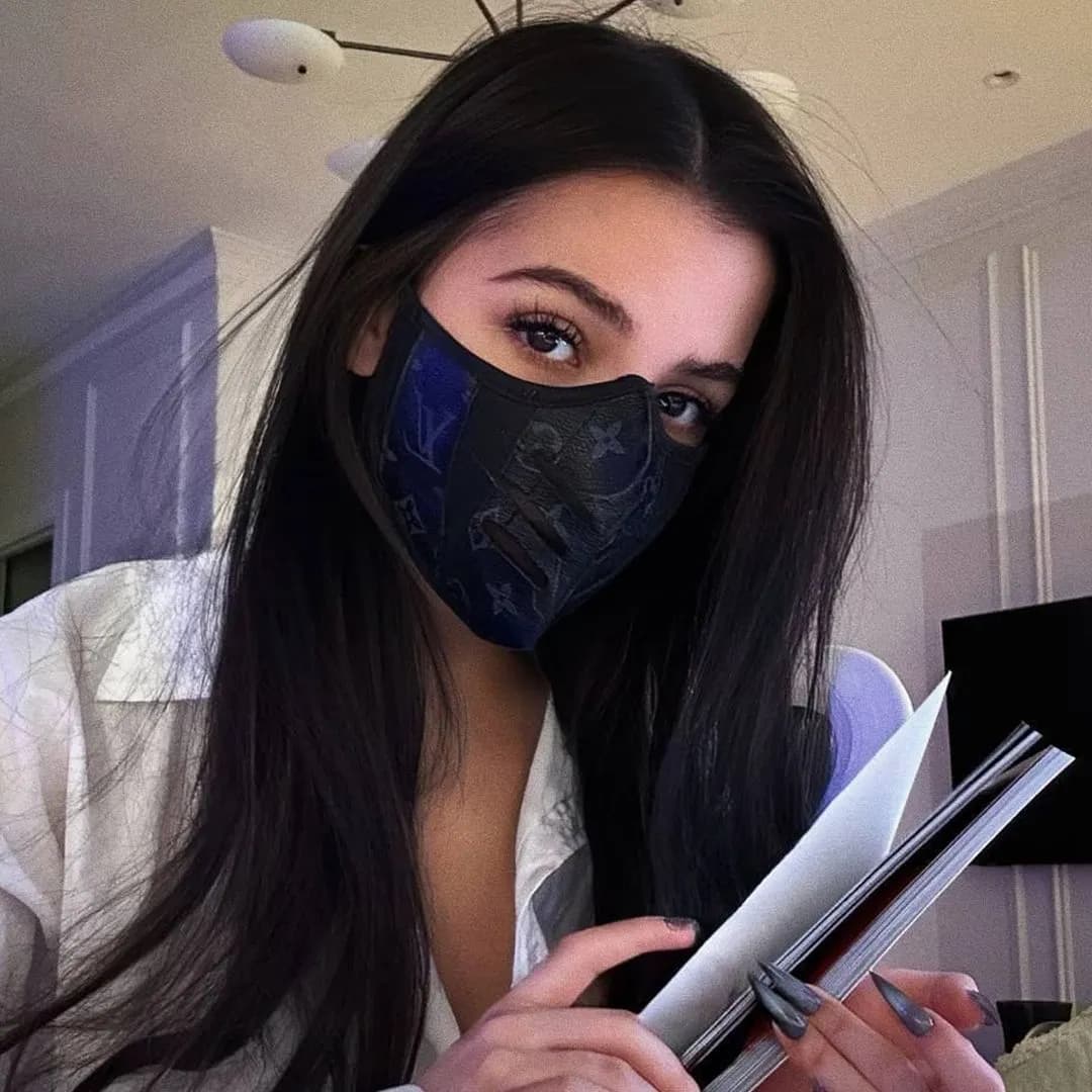 Где-то я это уже видел: Tenderlybae официально показала лицо