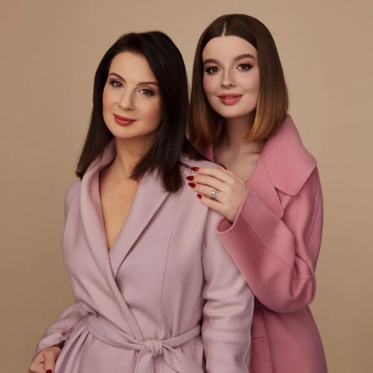 На одной волне: дети и их родители, которые выглядят как ровесники